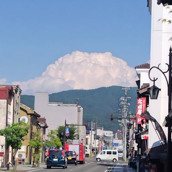 ６月３日（月）定休日のお知らせ