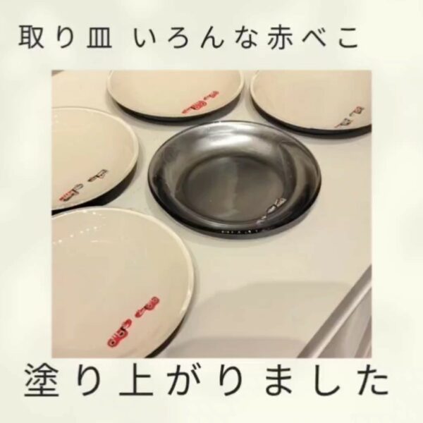 いろんな赤べこの取り皿が塗り上がりました