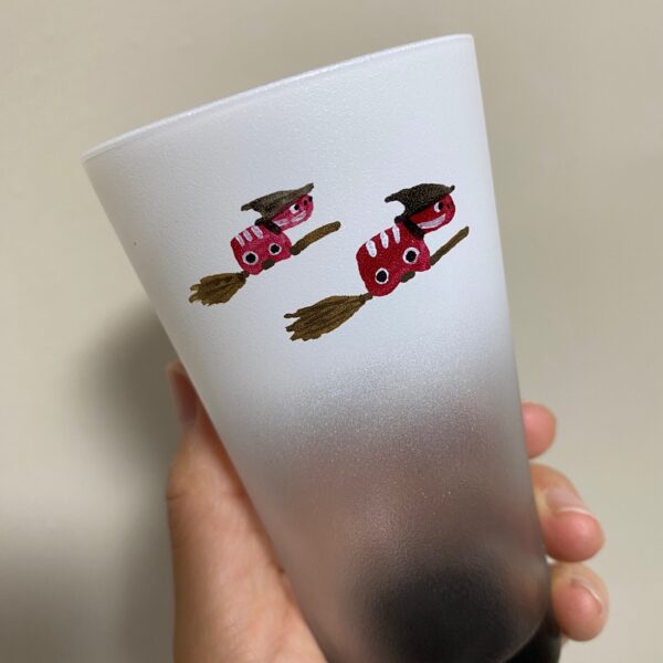 子供の遊びから生まれた「魔法使い赤べこ」
