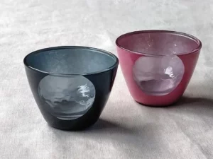 丸い透明窓がある、ピンク、ブラック、のお月見ミニグラス