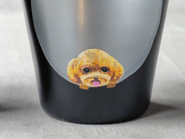 同じ愛犬の二つの表情を手描きした、黒いお月見グラス
