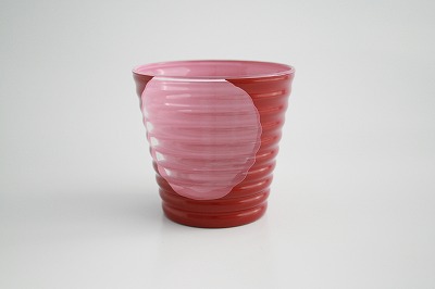 工房鈴蘭が最初に制作した、ピンク色の塗りと丸い透明窓のお月見グラス